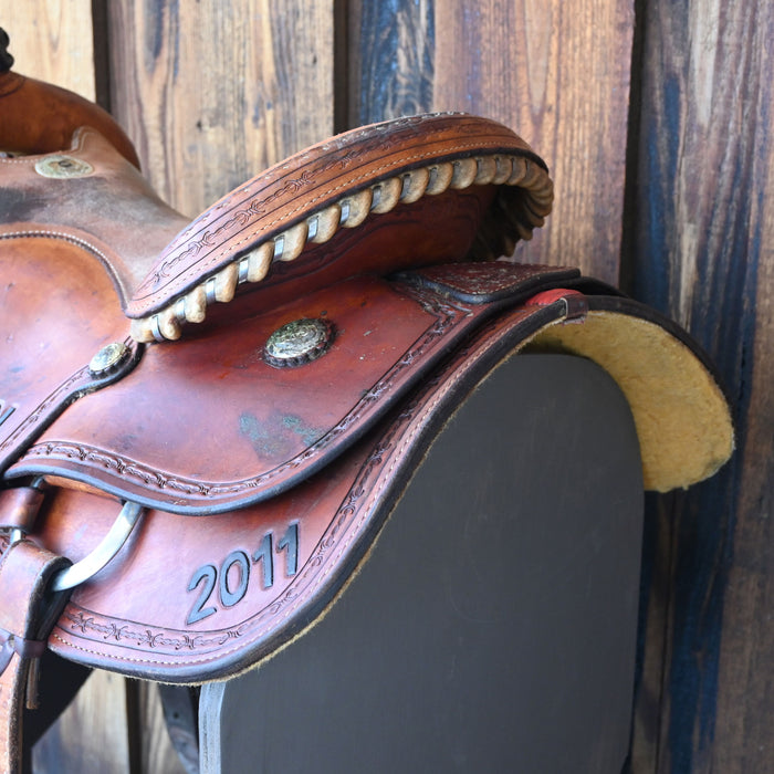 15.5" USED CIRCLE G BRAND TEAM ROPING SADDLE