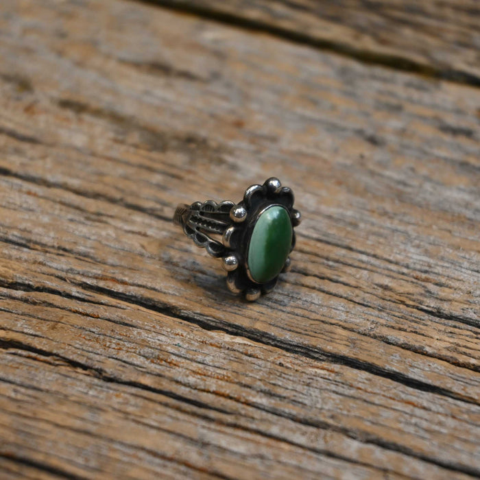 Vintage Size 5 Ring w/Green Stone WOMEN - Accessories - Jewelry - Rings Misc