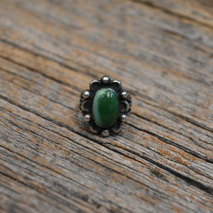Vintage Size 5 Ring w/Green Stone WOMEN - Accessories - Jewelry - Rings Misc