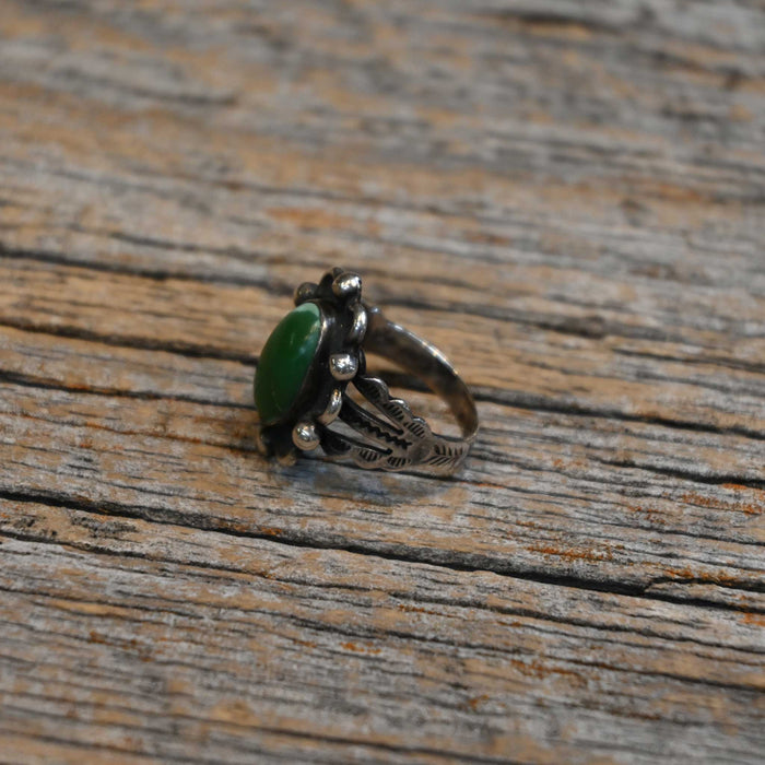 Vintage Size 5 Ring w/Green Stone WOMEN - Accessories - Jewelry - Rings Misc