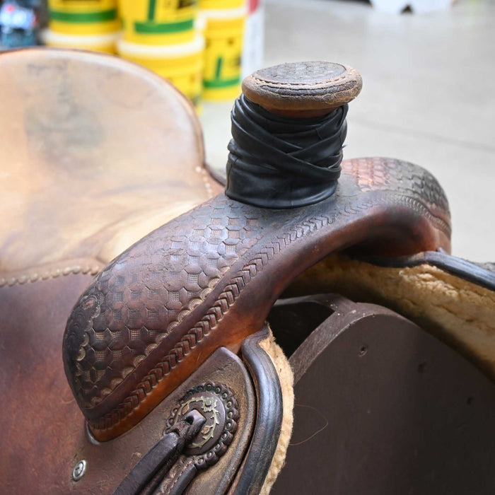 15.5" USED NRS TEAM ROPING SADDLE