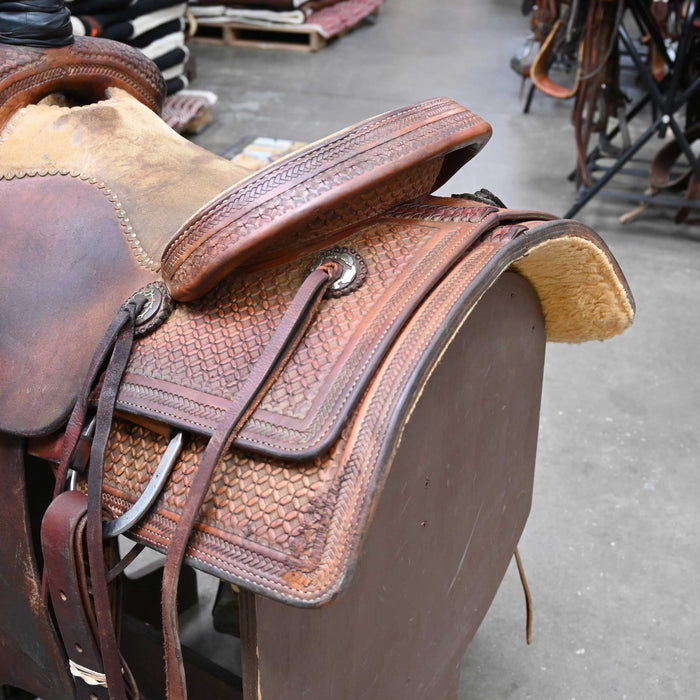 15.5" USED NRS TEAM ROPING SADDLE