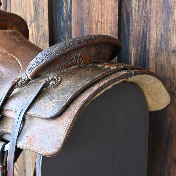 15.5" USED LARRY DUGGAN TEAM ROPING SADDLE