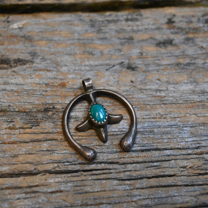 Vintage Sterling Silver Naja Shaped Pendant w/Turqouise Stone