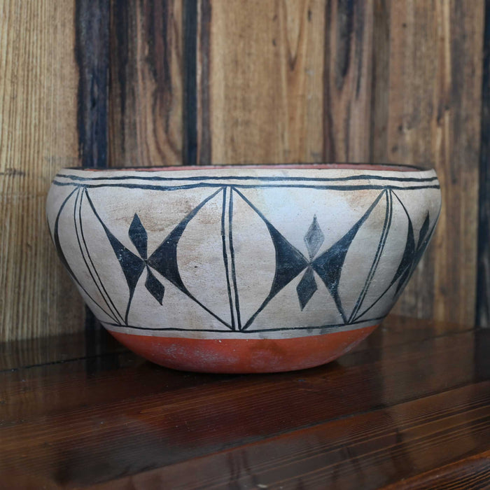 Early 20th Century Santo Domingo Dough Bowl Collectibles misc