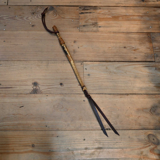 Showman Quirt en cuir brut tressé avec crin de cheval et bouton Showman Quirt en cuir brut tressé avec crin de cheval et bouton