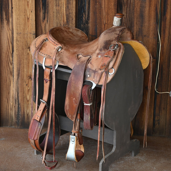 17" USED DIAMOND D RANCH CUTTER SADDLE Saddles - Used Diamond D Custom Saddles