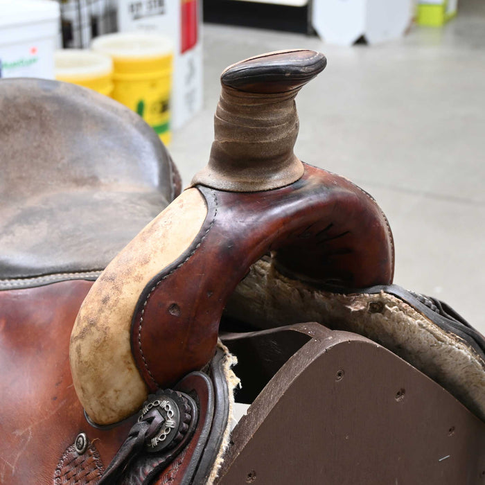 15.5" USED BEAR VALLEY TEAM ROPING SADDLE