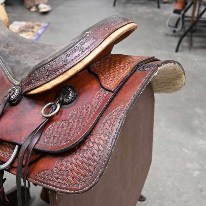 15.5" USED BEAR VALLEY TEAM ROPING SADDLE