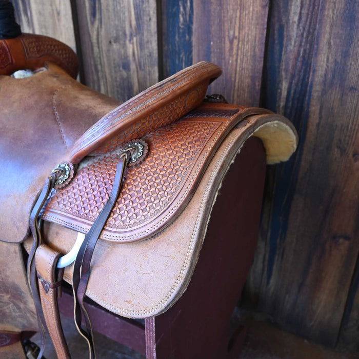 15.5" USED TAD SANDERS TEAM ROPING SADDLE