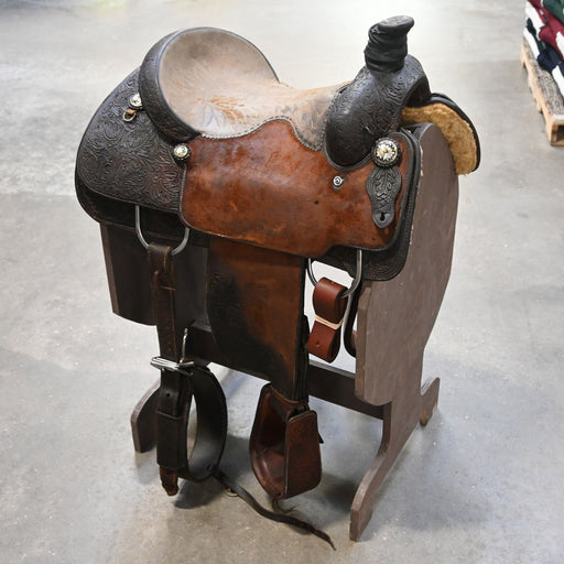 14.5" USED D.W BARNES ROPING SADDLE Saddles - Used D.W Barnes